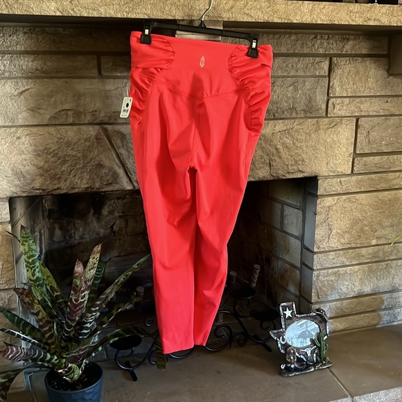 Free People Movement gathered leggings with pockets bright coral - Picture 3 of 7